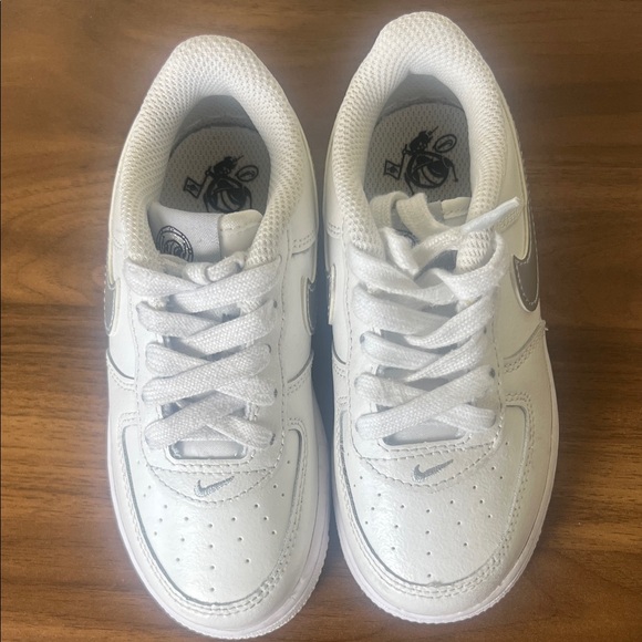 Nike Air Force 1 Kids' White Athletic Shoes size 9C - Picture 4 of 6